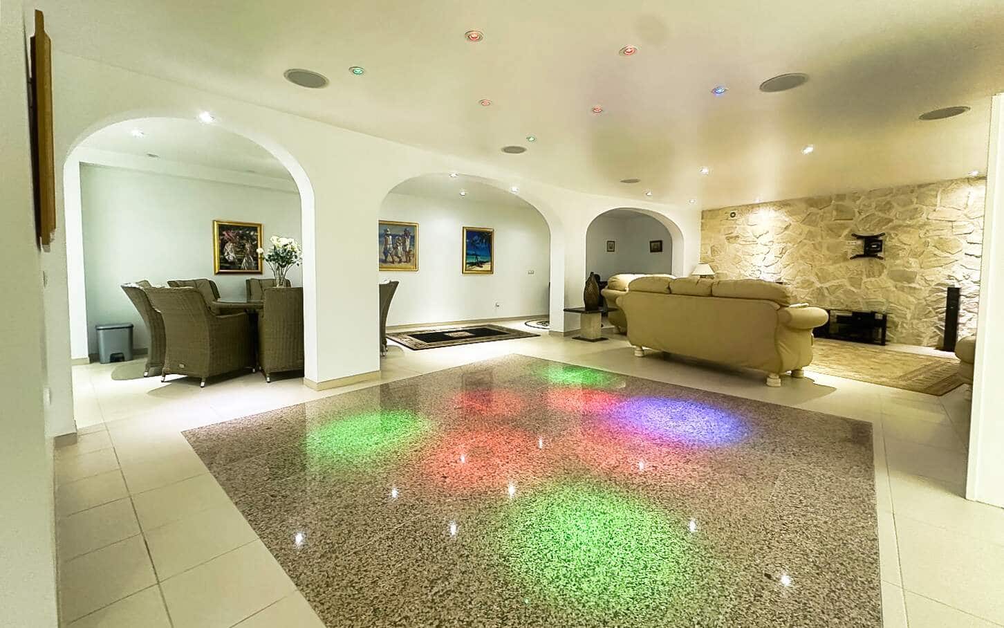 5 bedroom Villa for sale in Altea with pool garage - € 1,790,000 (Ref: 9709182)