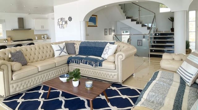 5 bedroom Villa for sale in Altea with pool garage - € 1,790,000 (Ref: 9709182)