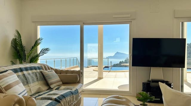 5 bedroom Villa for sale in Altea with pool garage - € 1,790,000 (Ref: 9709182)