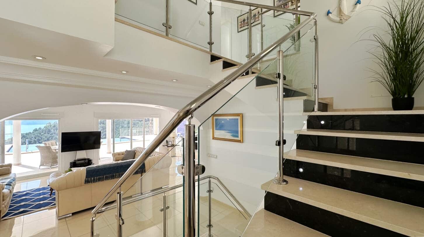 5 bedroom Villa for sale in Altea with pool garage - € 1,790,000 (Ref: 9709182)