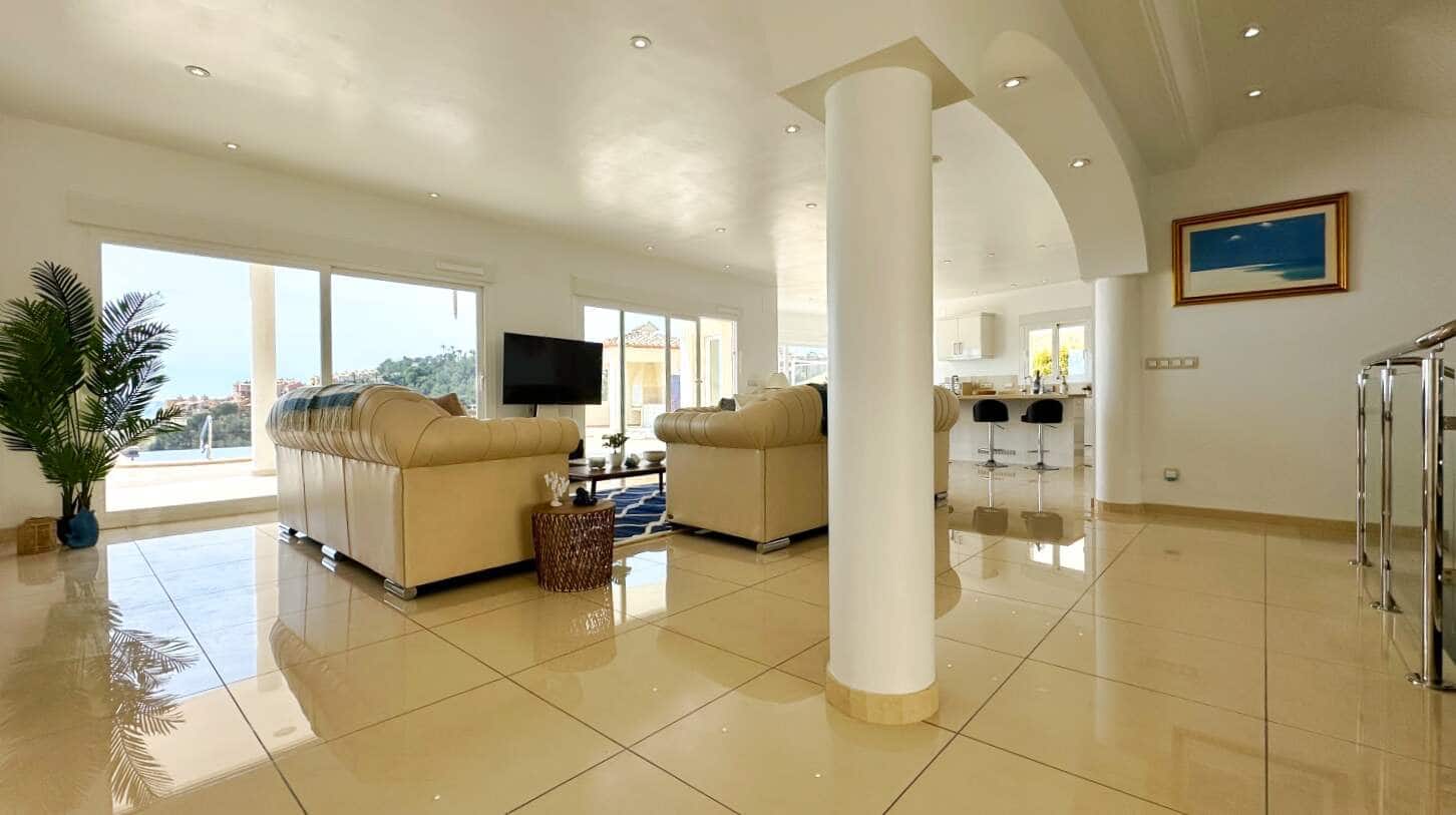 5 bedroom Villa for sale in Altea with pool garage - € 1,790,000 (Ref: 9709182)