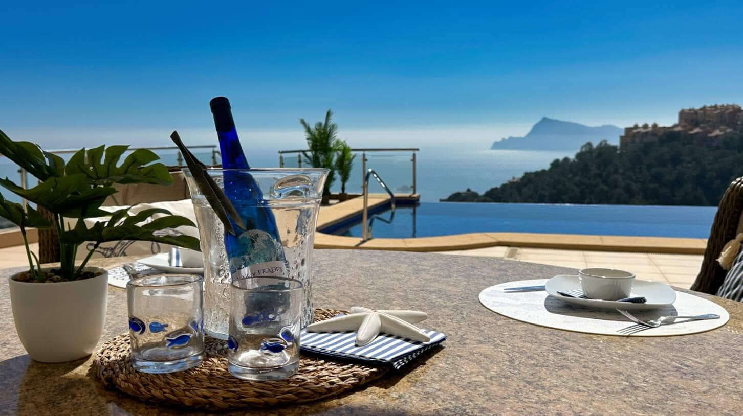 5 bedroom Villa for sale in Altea with pool garage - € 1,790,000 (Ref: 9709182)