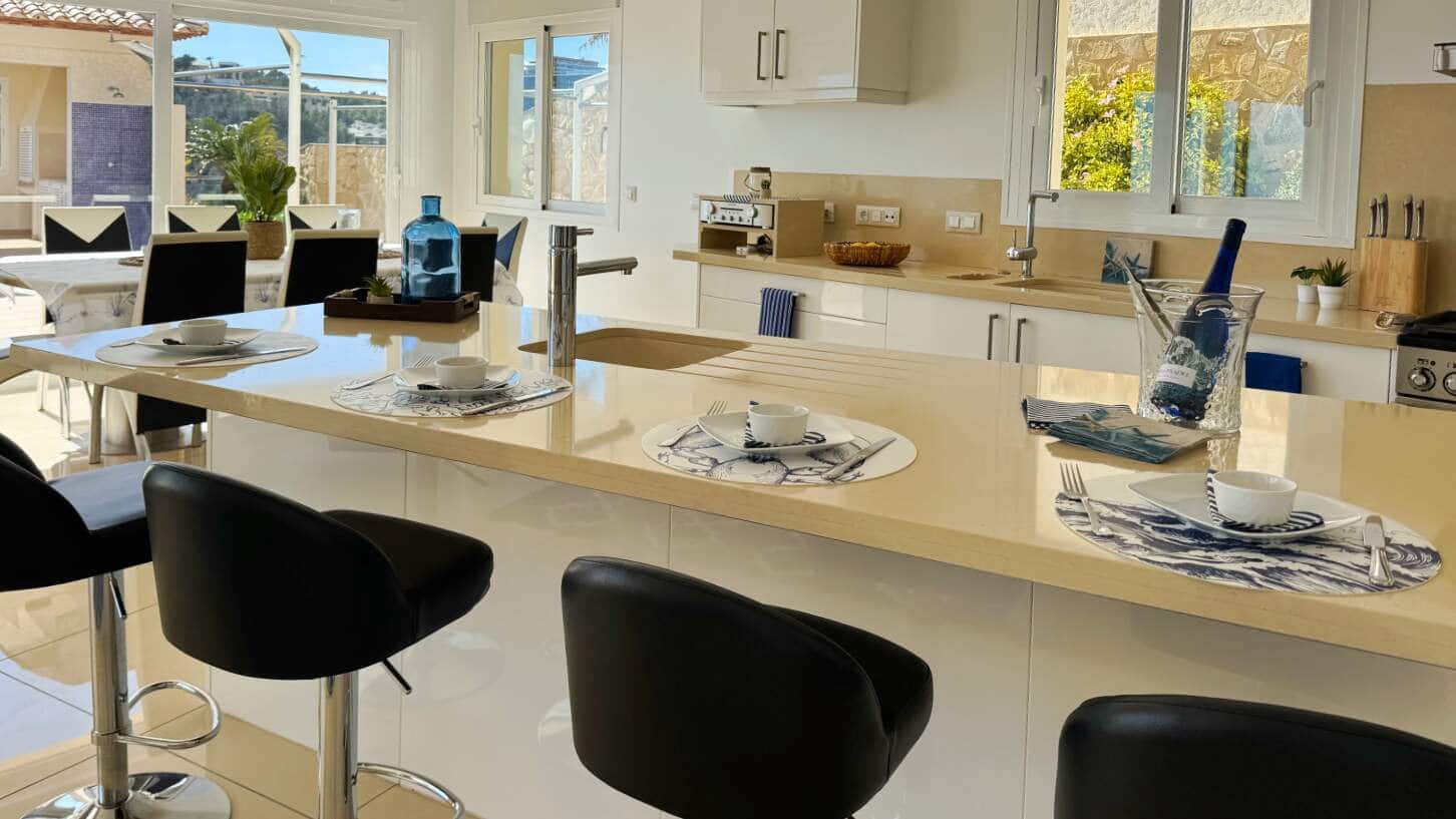 5 bedroom Villa for sale in Altea with pool garage - € 1,790,000 (Ref: 9709182)