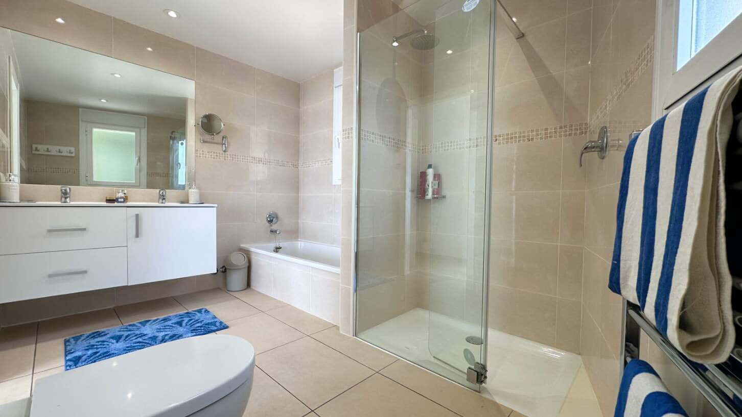 5 bedroom Villa for sale in Altea with pool garage - € 1,790,000 (Ref: 9709182)