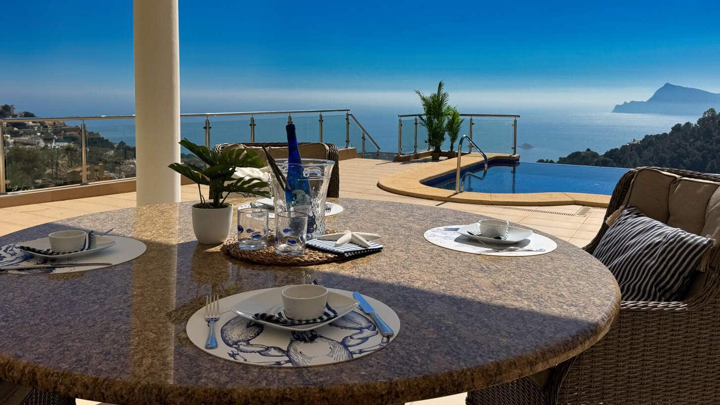 5 bedroom Villa for sale in Altea with pool garage - € 1,790,000 (Ref: 9709182)