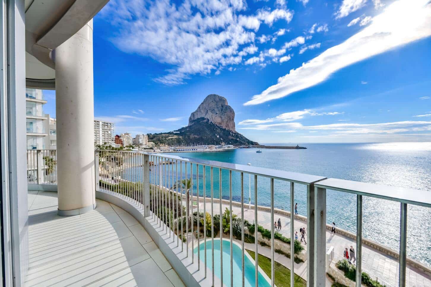 2 bedroom Apartment for sale in Calpe / Calp with pool - € 990,000 (Ref: 9740597)
