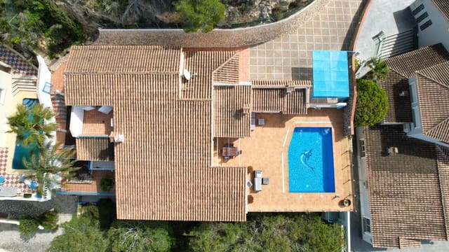 3 soveværelse Villa til salg i Moraira, Teulada-Moraira med swimmingpool garage - € 990.000 (Ref: 9756754)