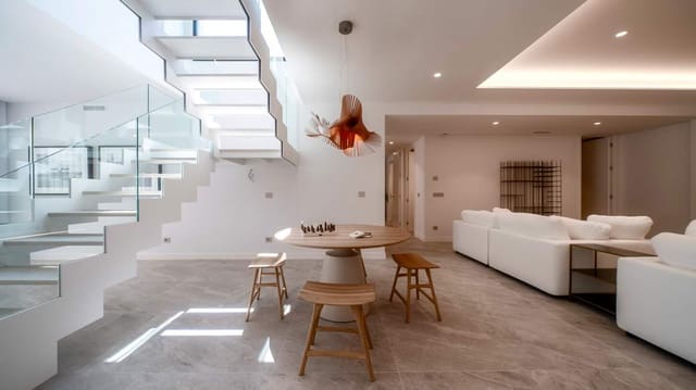 4 makuuhuone Huvila myytävänä paikassa Balcón de Finestrat - Terra Marina, Finestrat mukana uima-altaan 
autotalli - 1 350 000 € (Ref: 9795651)