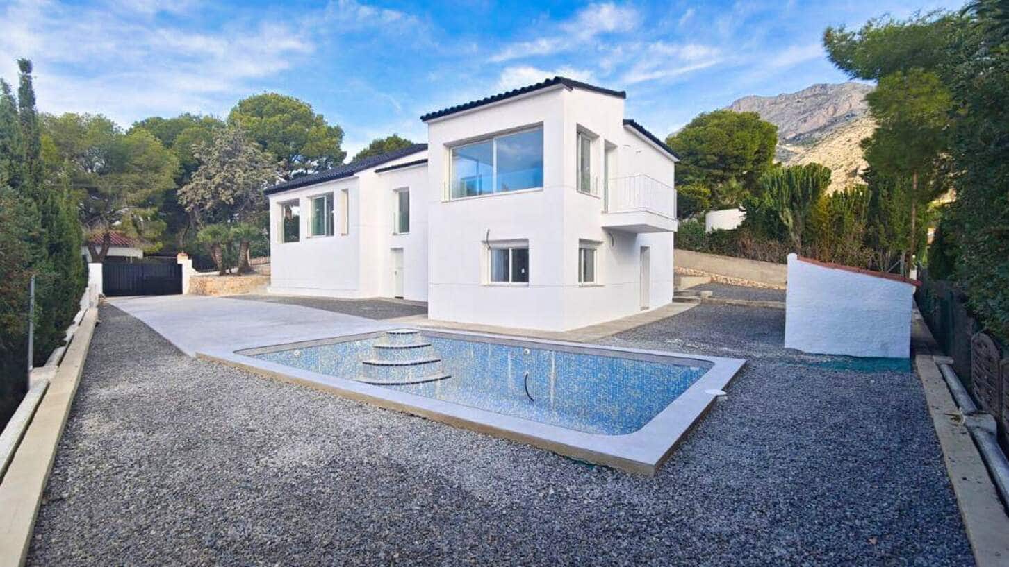 4 slaapkamer Villa te koop in Altea met zwembad garage - € 890.000 (Ref: 9807188)