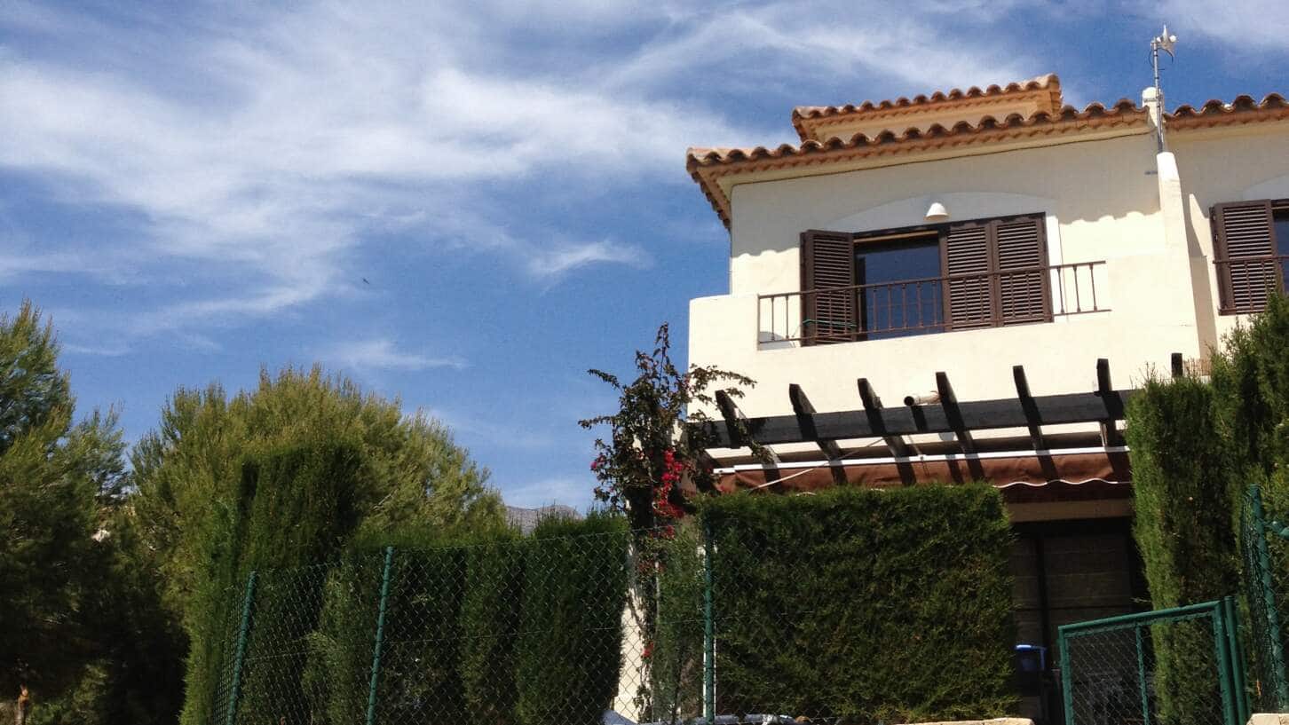Casa de 3 habitaciones en Finestrat en venta con piscina garaje - 375.000 € (Ref: 9830317)
