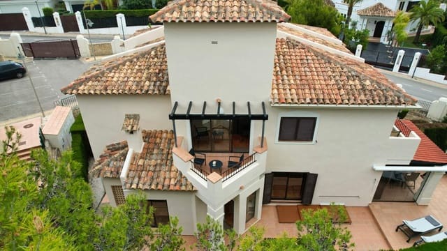 Casa de 3 habitaciones en Finestrat en venta con piscina garaje - 375.000 € (Ref: 9830317)
