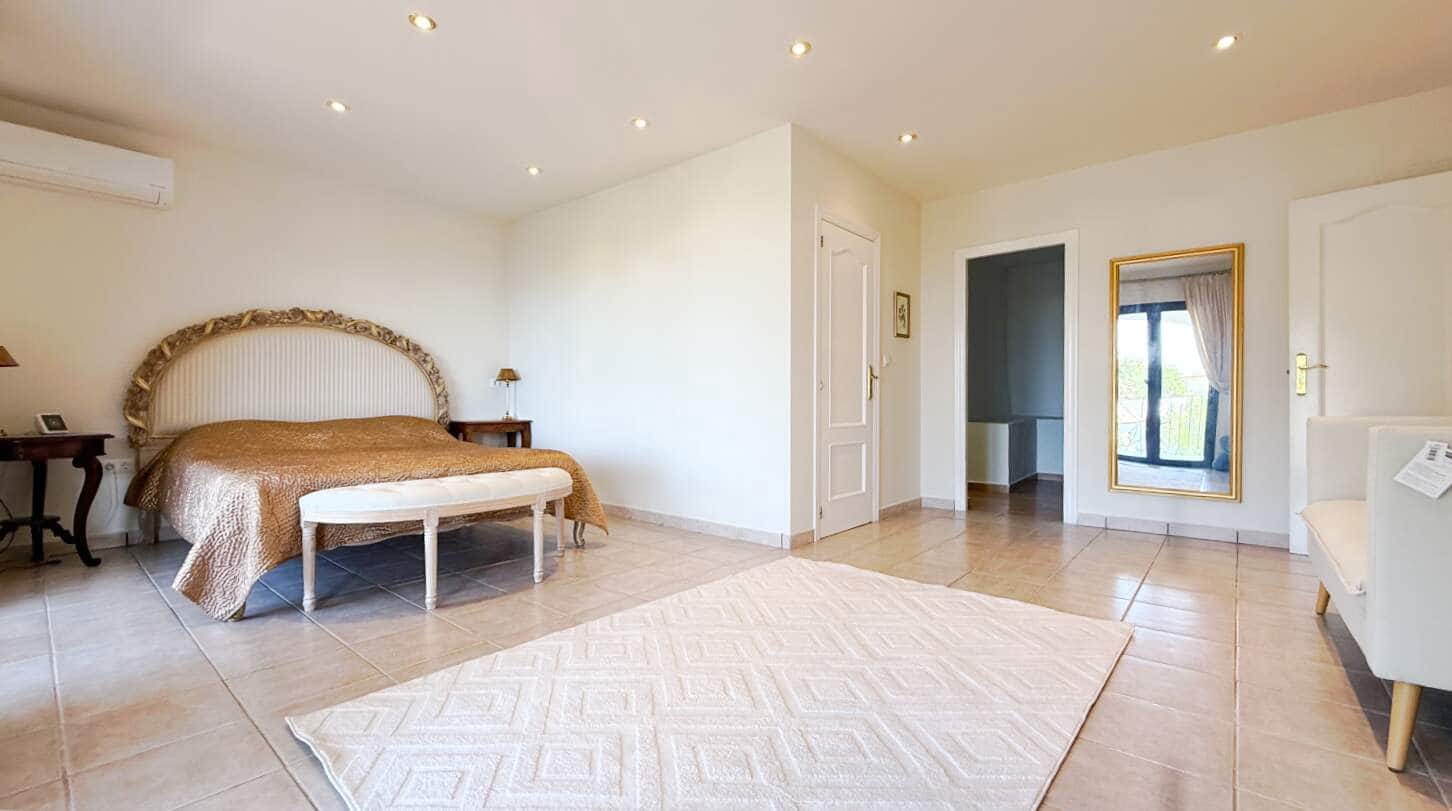 5 bedroom Villa for sale in Altea with pool garage - € 1,900,000 (Ref: 9832050)