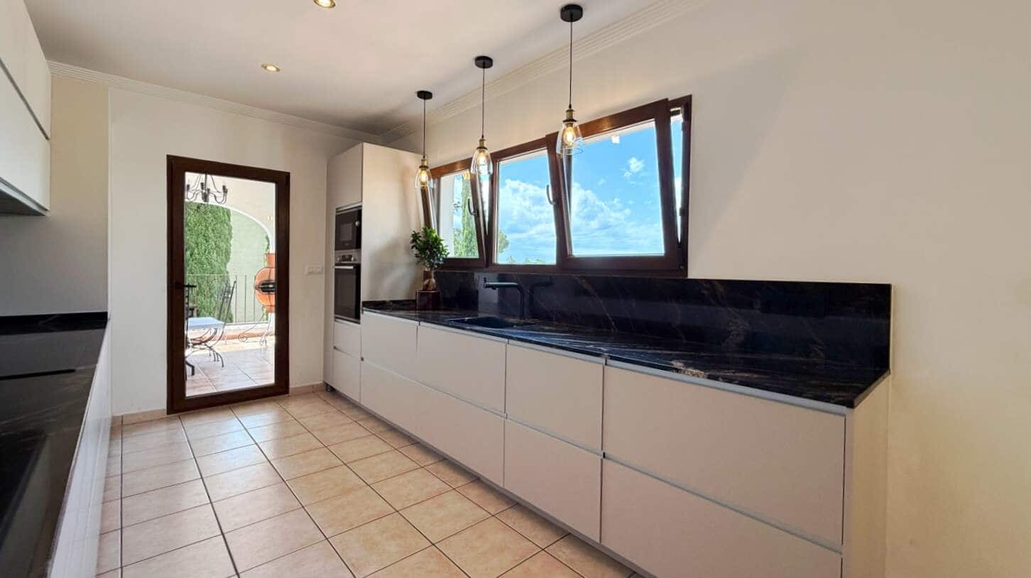 5 bedroom Villa for sale in Altea with pool garage - € 1,900,000 (Ref: 9832050)