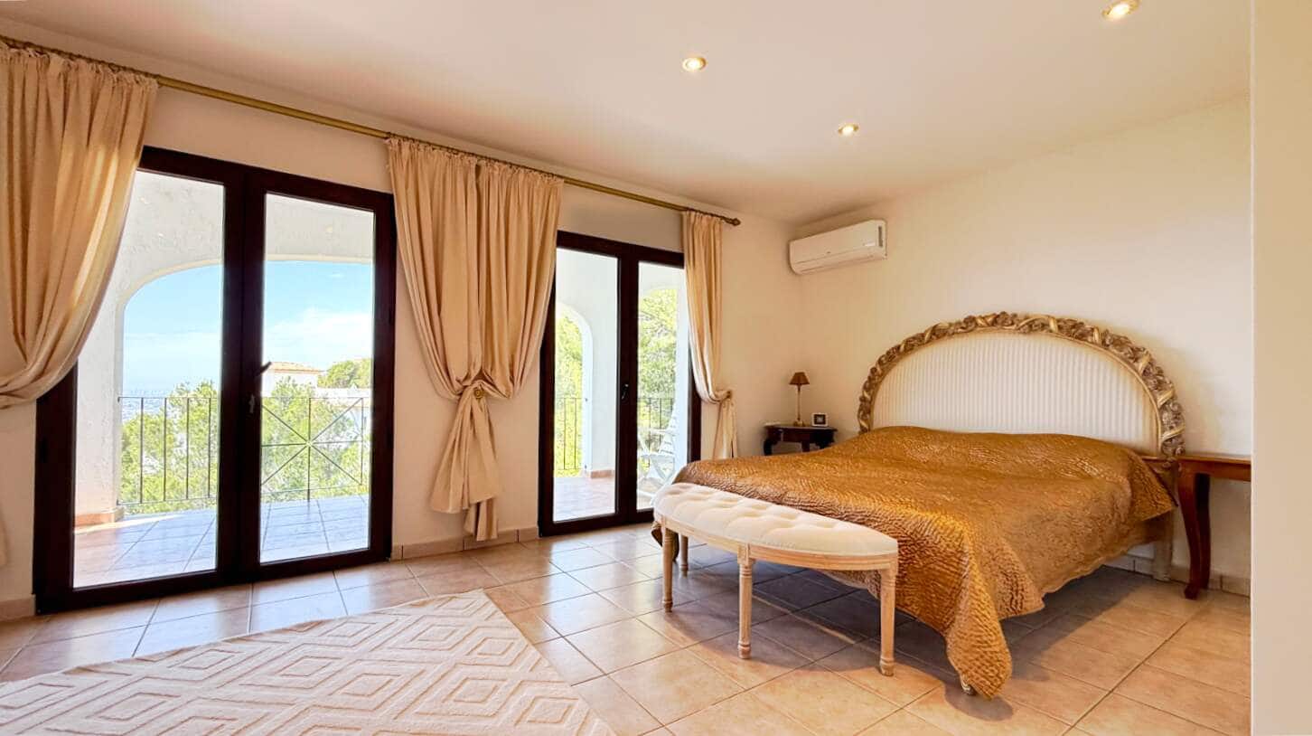 5 bedroom Villa for sale in Altea with pool garage - € 1,900,000 (Ref: 9832050)