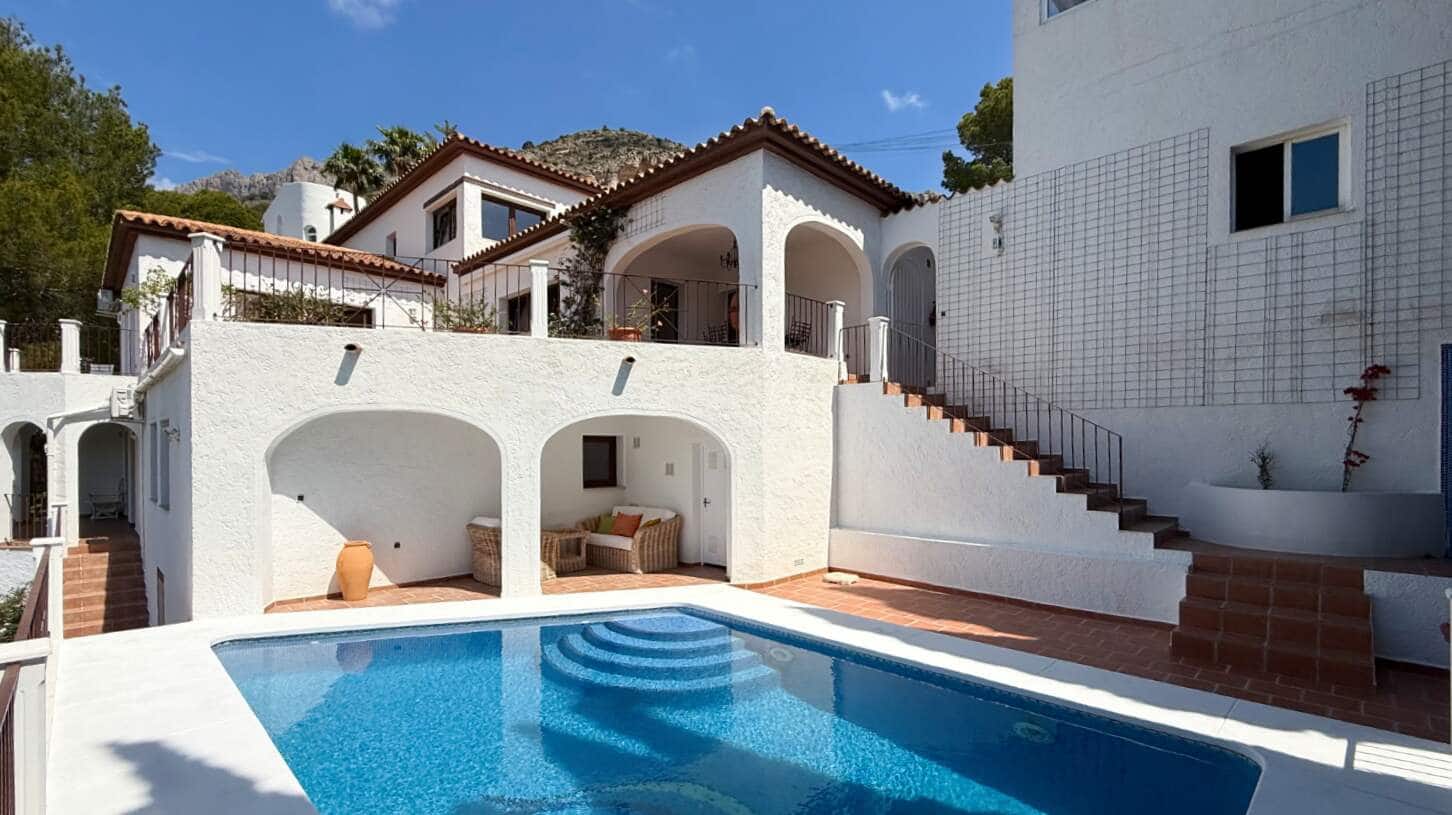 5 bedroom Villa for sale in Altea with pool garage - € 1,900,000 (Ref: 9832050)