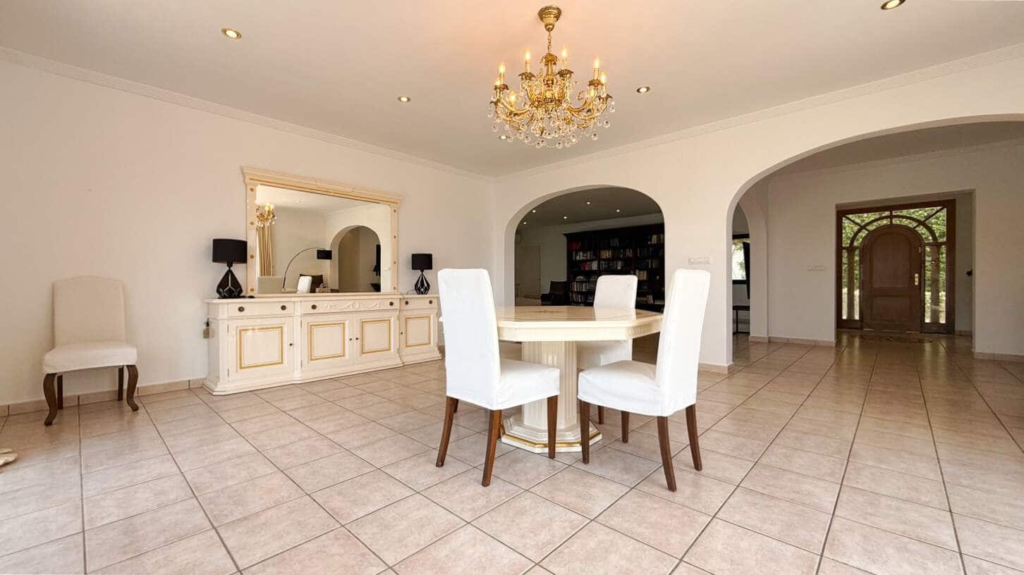 5 bedroom Villa for sale in Altea with pool garage - € 1,900,000 (Ref: 9832050)