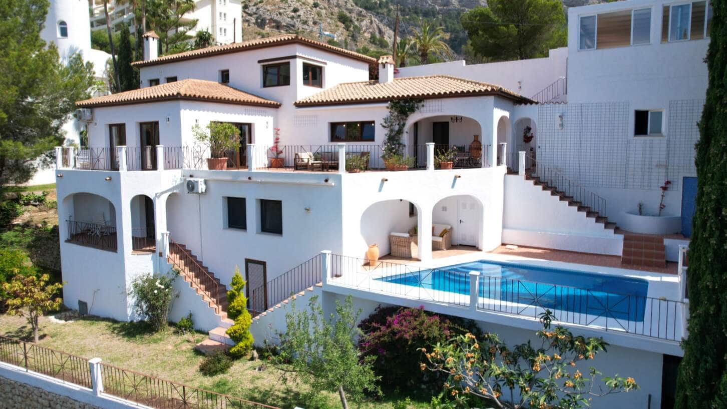5 bedroom Villa for sale in Altea with pool garage - € 1,900,000 (Ref: 9832050)