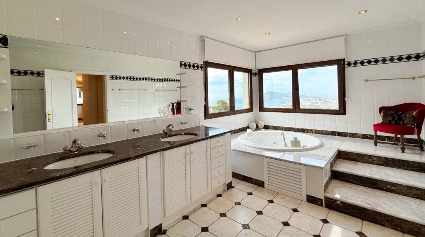 5 bedroom Villa for sale in Altea with pool garage - € 1,900,000 (Ref: 9832050)