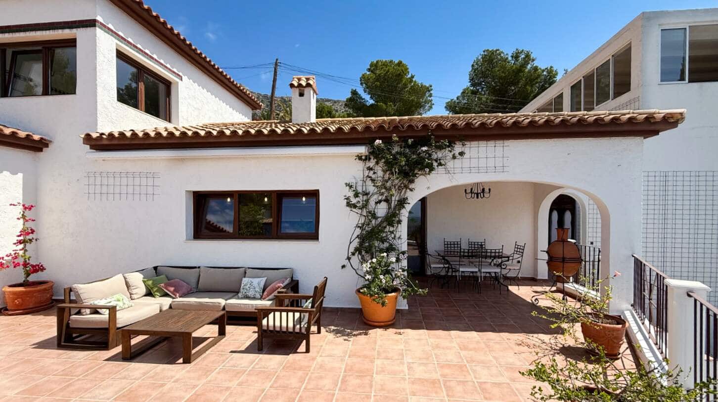 5 bedroom Villa for sale in Altea with pool garage - € 1,900,000 (Ref: 9832050)