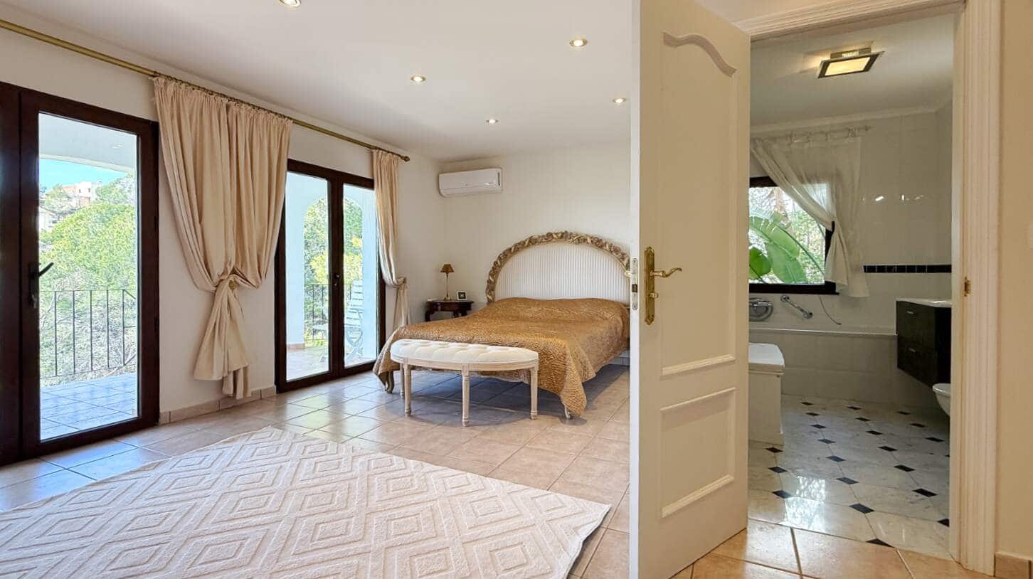 5 bedroom Villa for sale in Altea with pool garage - € 1,900,000 (Ref: 9832050)