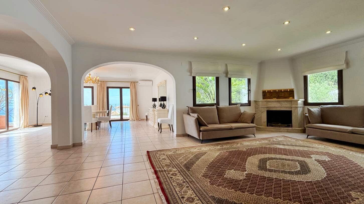 5 bedroom Villa for sale in Altea with pool garage - € 1,900,000 (Ref: 9832050)