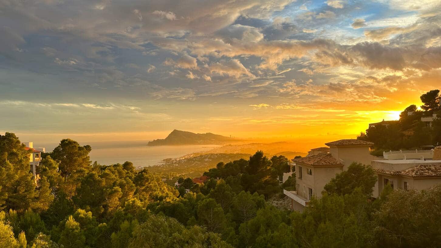 5 bedroom Villa for sale in Altea with pool garage - € 1,900,000 (Ref: 9832050)