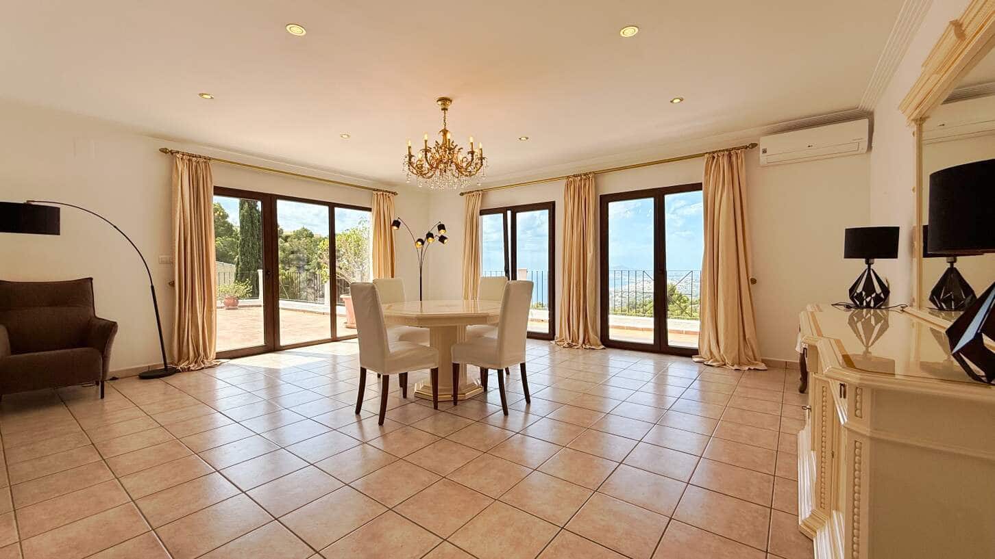 5 bedroom Villa for sale in Altea with pool garage - € 1,900,000 (Ref: 9832050)