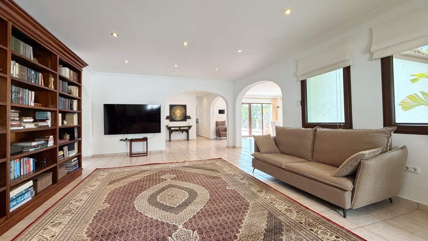 5 bedroom Villa for sale in Altea with pool garage - € 1,900,000 (Ref: 9832050)