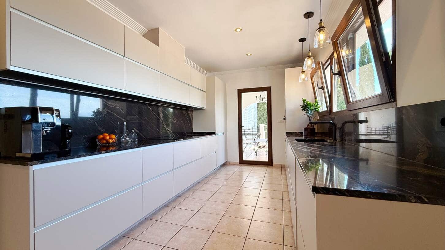 5 bedroom Villa for sale in Altea with pool garage - € 1,900,000 (Ref: 9832050)