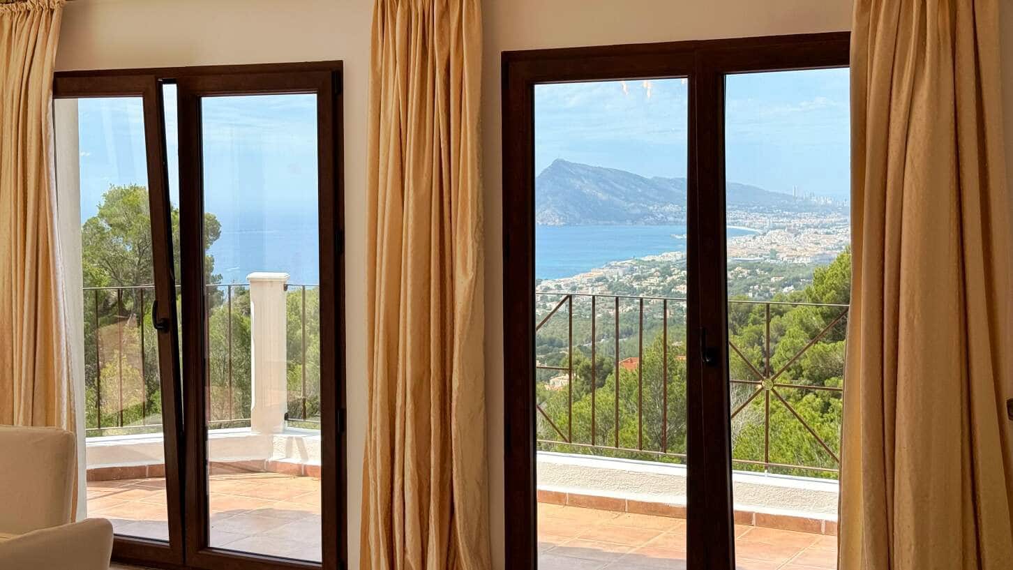 5 bedroom Villa for sale in Altea with pool garage - € 1,900,000 (Ref: 9832050)
