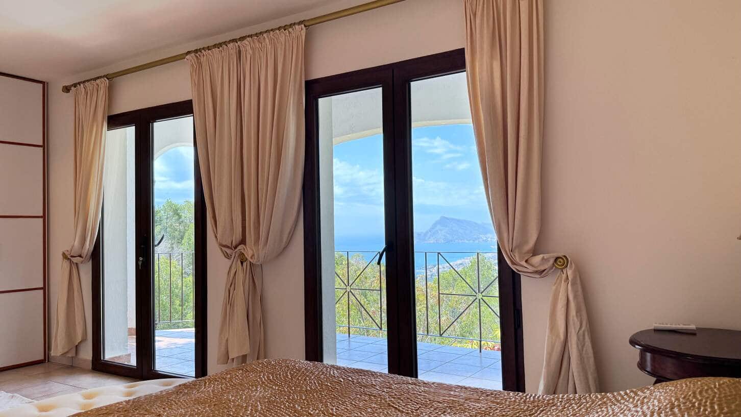 5 bedroom Villa for sale in Altea with pool garage - € 1,900,000 (Ref: 9832050)