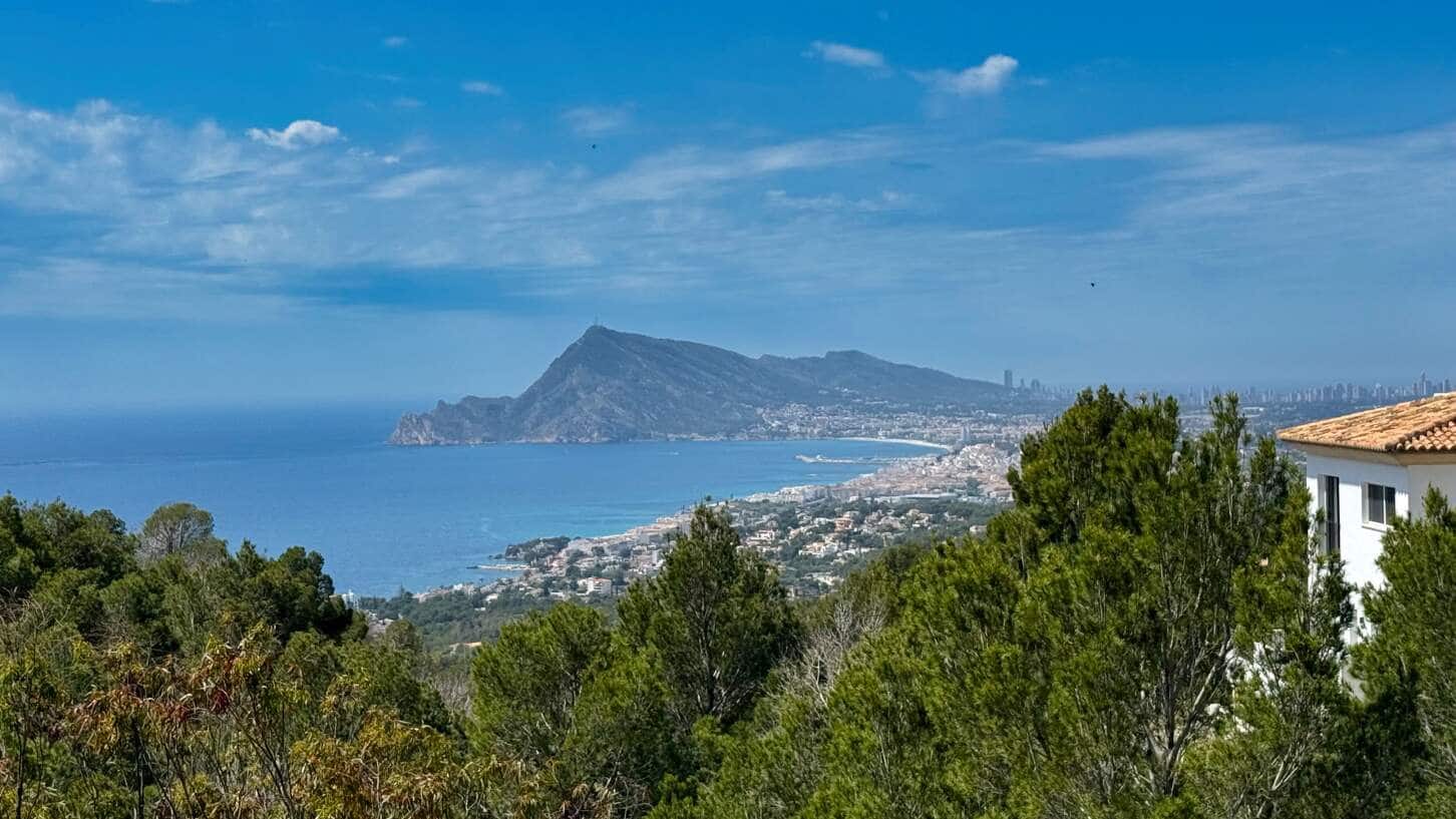 5 bedroom Villa for sale in Altea with pool garage - € 1,900,000 (Ref: 9832050)
