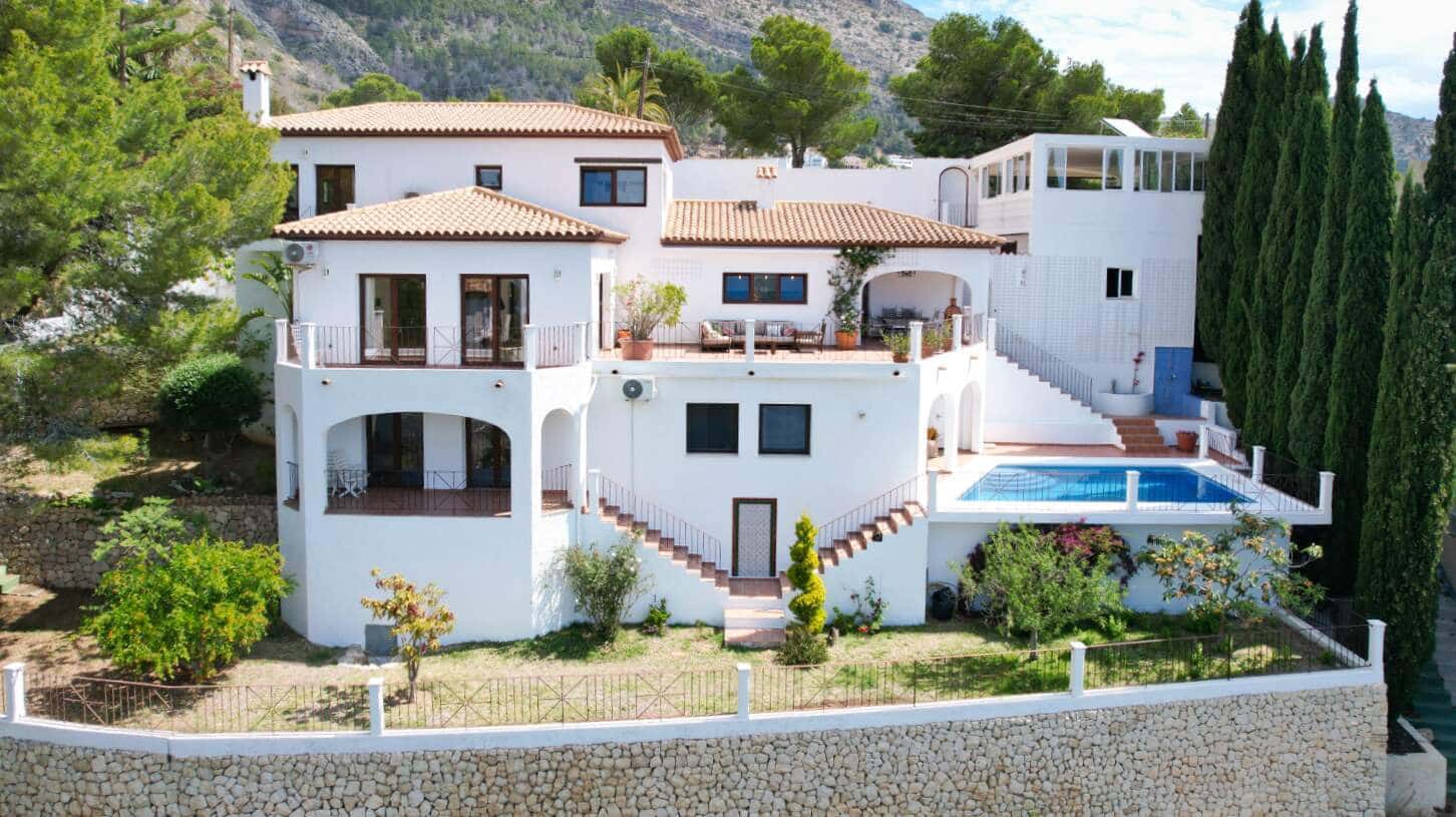 5 bedroom Villa for sale in Altea with pool garage - € 1,900,000 (Ref: 9832050)