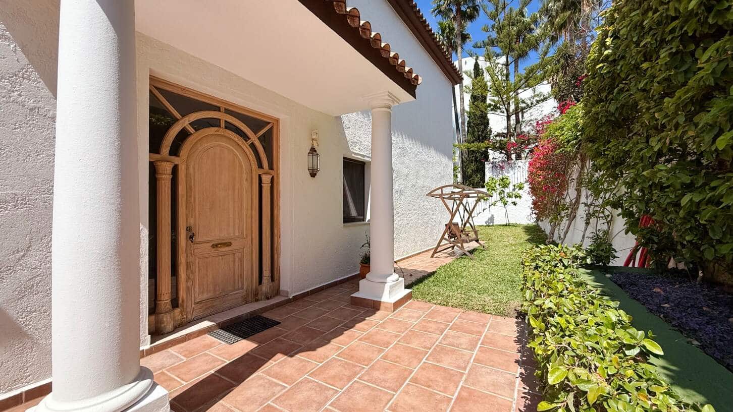5 bedroom Villa for sale in Altea with pool garage - € 1,900,000 (Ref: 9832050)