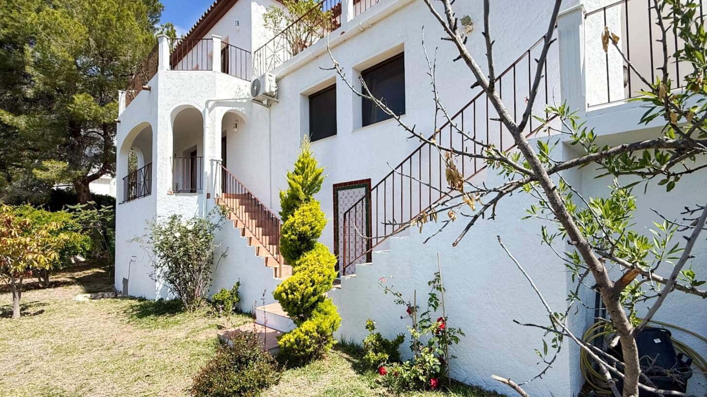 5 bedroom Villa for sale in Altea with pool garage - € 1,900,000 (Ref: 9832050)