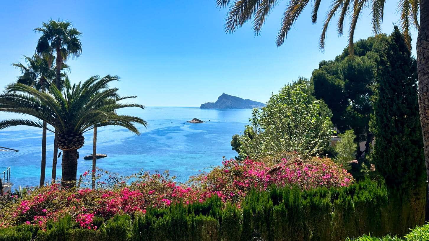 9 bedroom Villa for sale in Altea with pool garage - € 2,950,000 (Ref: 9847730)
