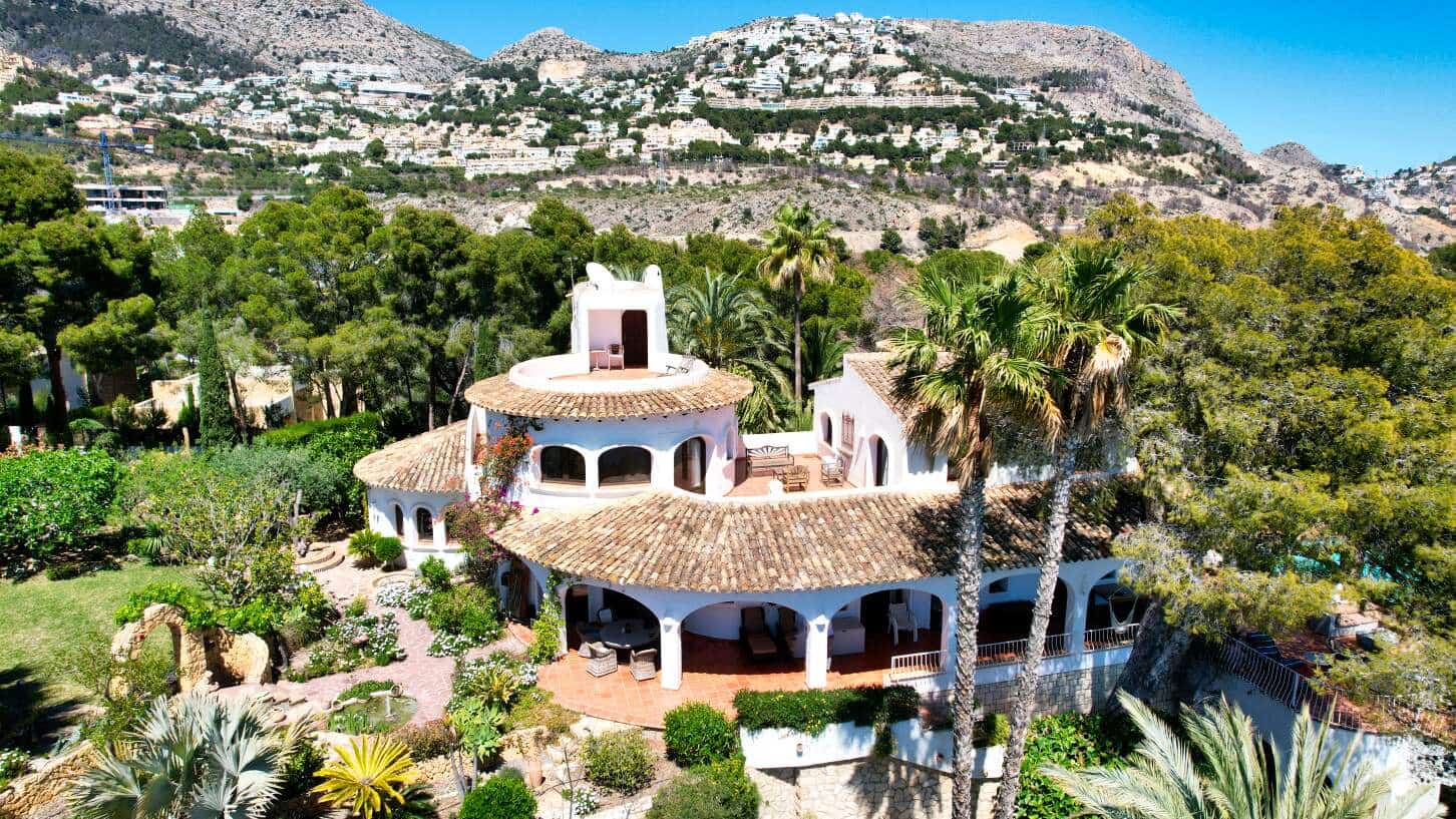 9 bedroom Villa for sale in Altea with pool garage - € 2,950,000 (Ref: 9847730)
