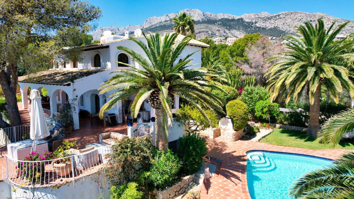 9 bedroom Villa for sale in Altea with pool garage - € 2,950,000 (Ref: 9847730)