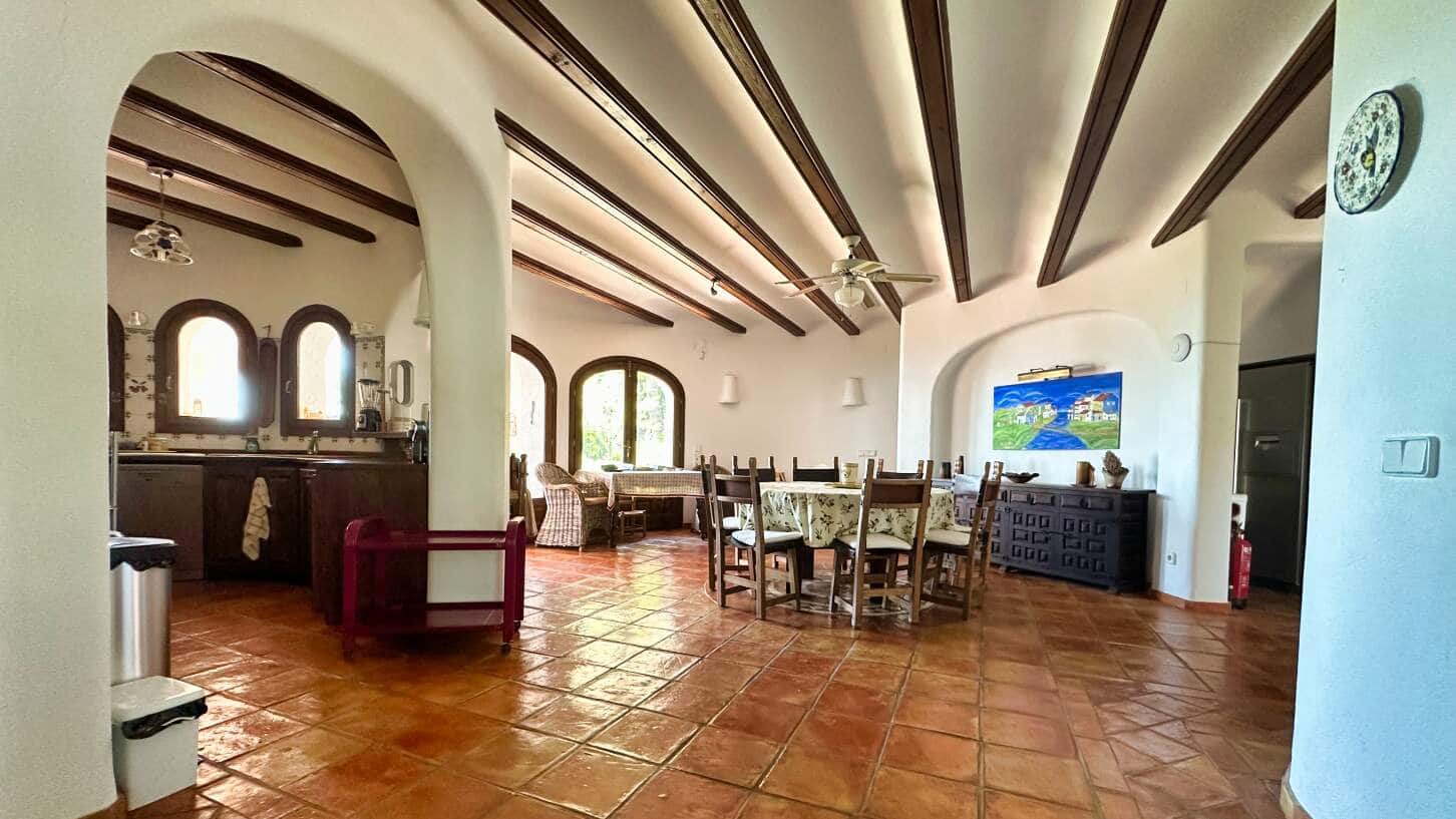 9 bedroom Villa for sale in Altea with pool garage - € 2,950,000 (Ref: 9847730)
