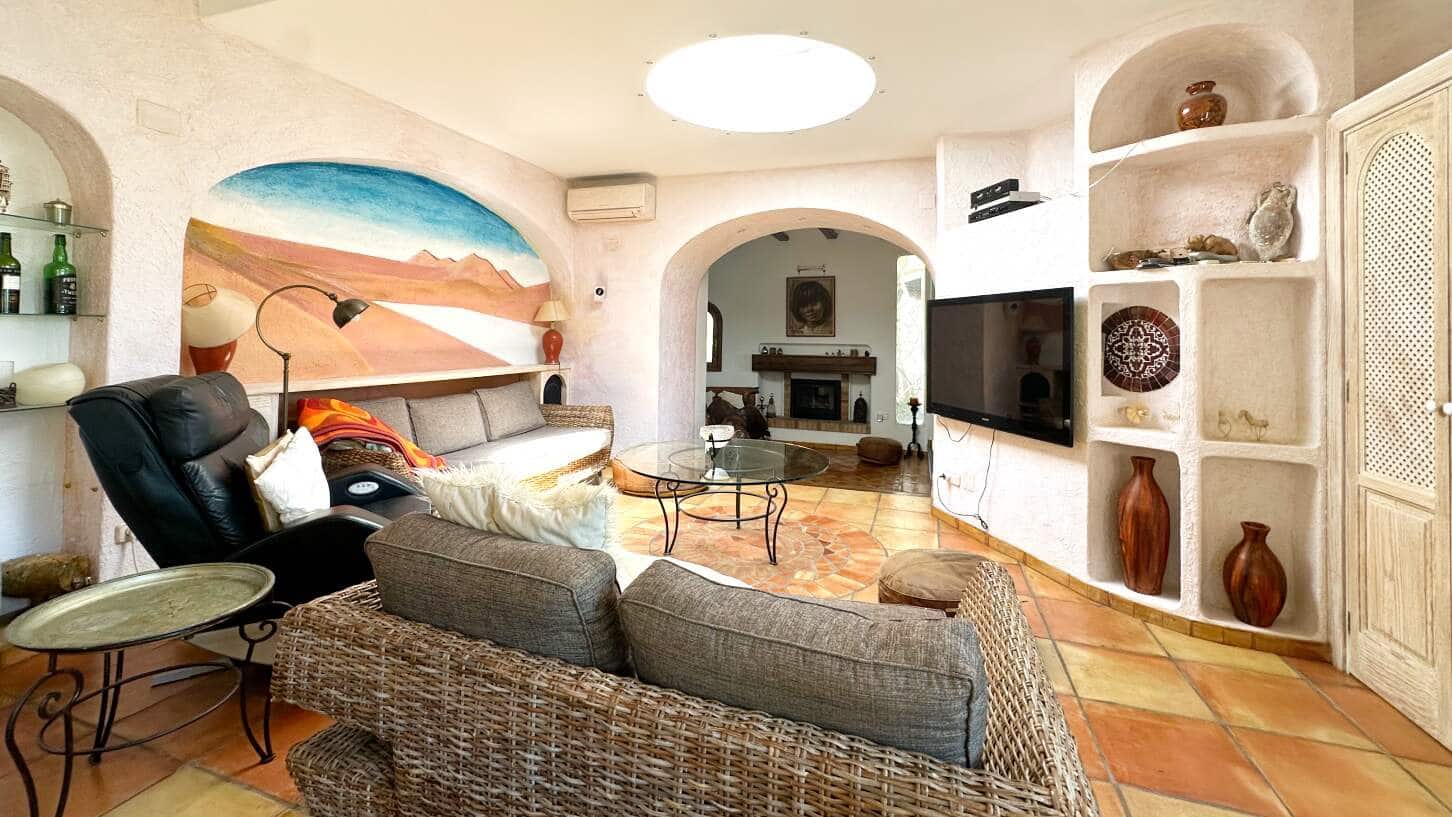 9 bedroom Villa for sale in Altea with pool garage - € 2,950,000 (Ref: 9847730)