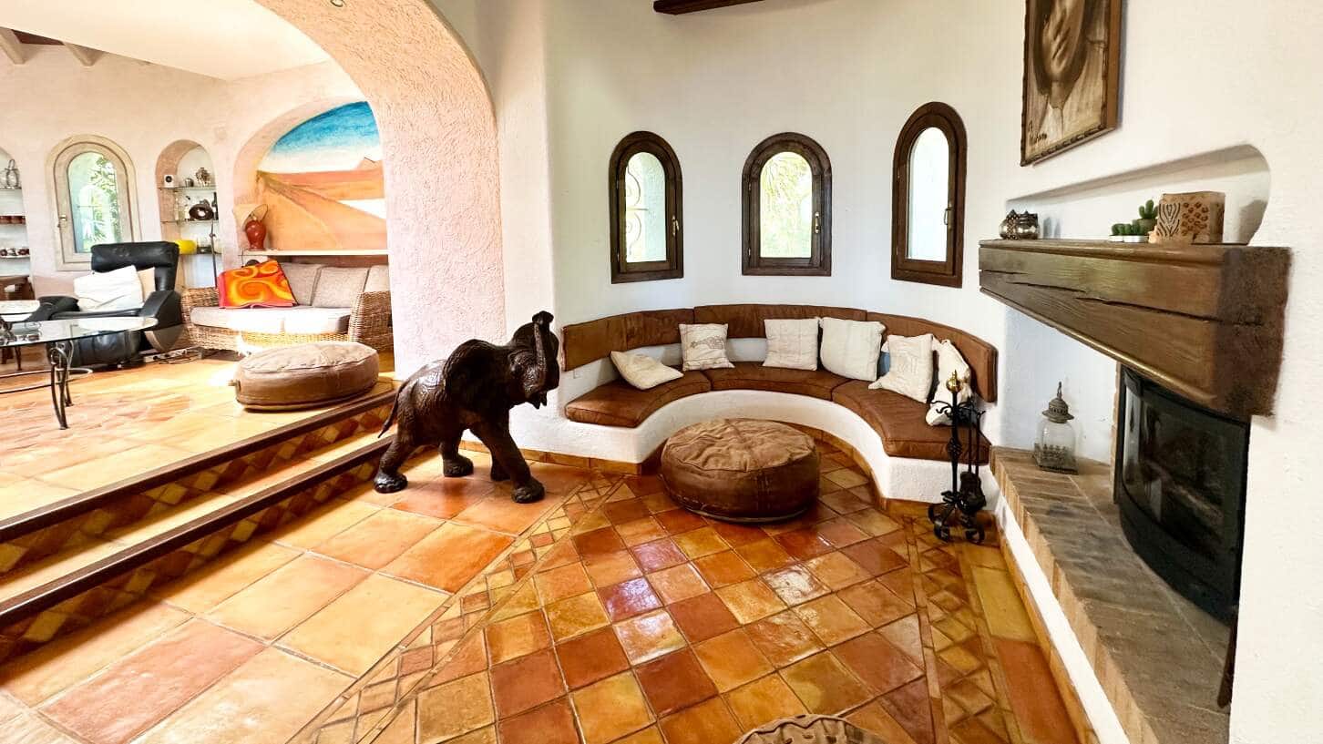 9 bedroom Villa for sale in Altea with pool garage - € 2,950,000 (Ref: 9847730)
