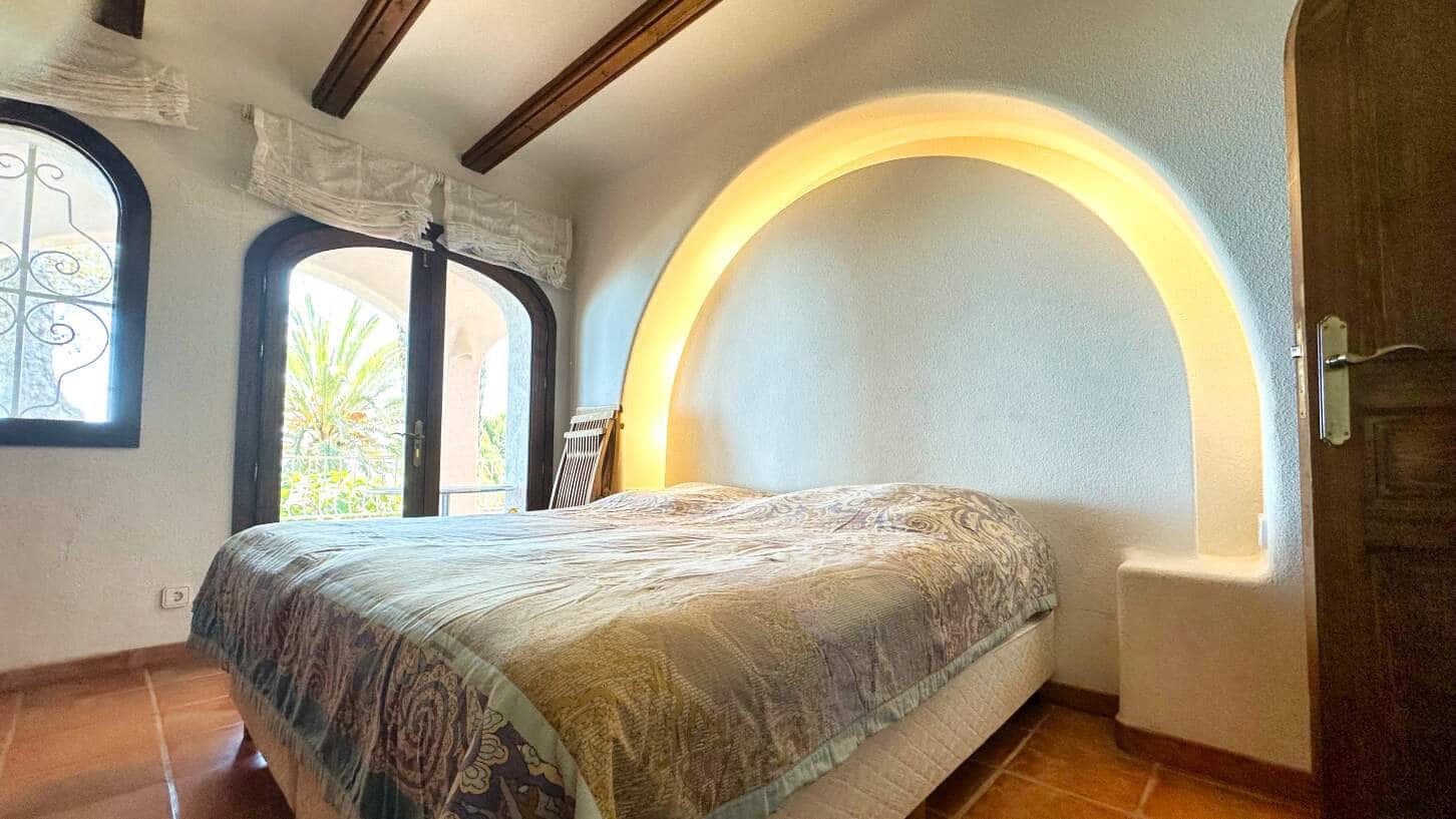 9 bedroom Villa for sale in Altea with pool garage - € 2,950,000 (Ref: 9847730)