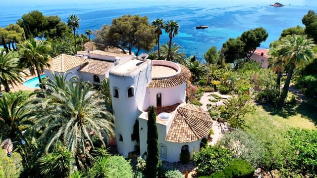 9 bedroom Villa for sale in Altea with pool garage - € 2,850,000 (Ref: 9847730)
