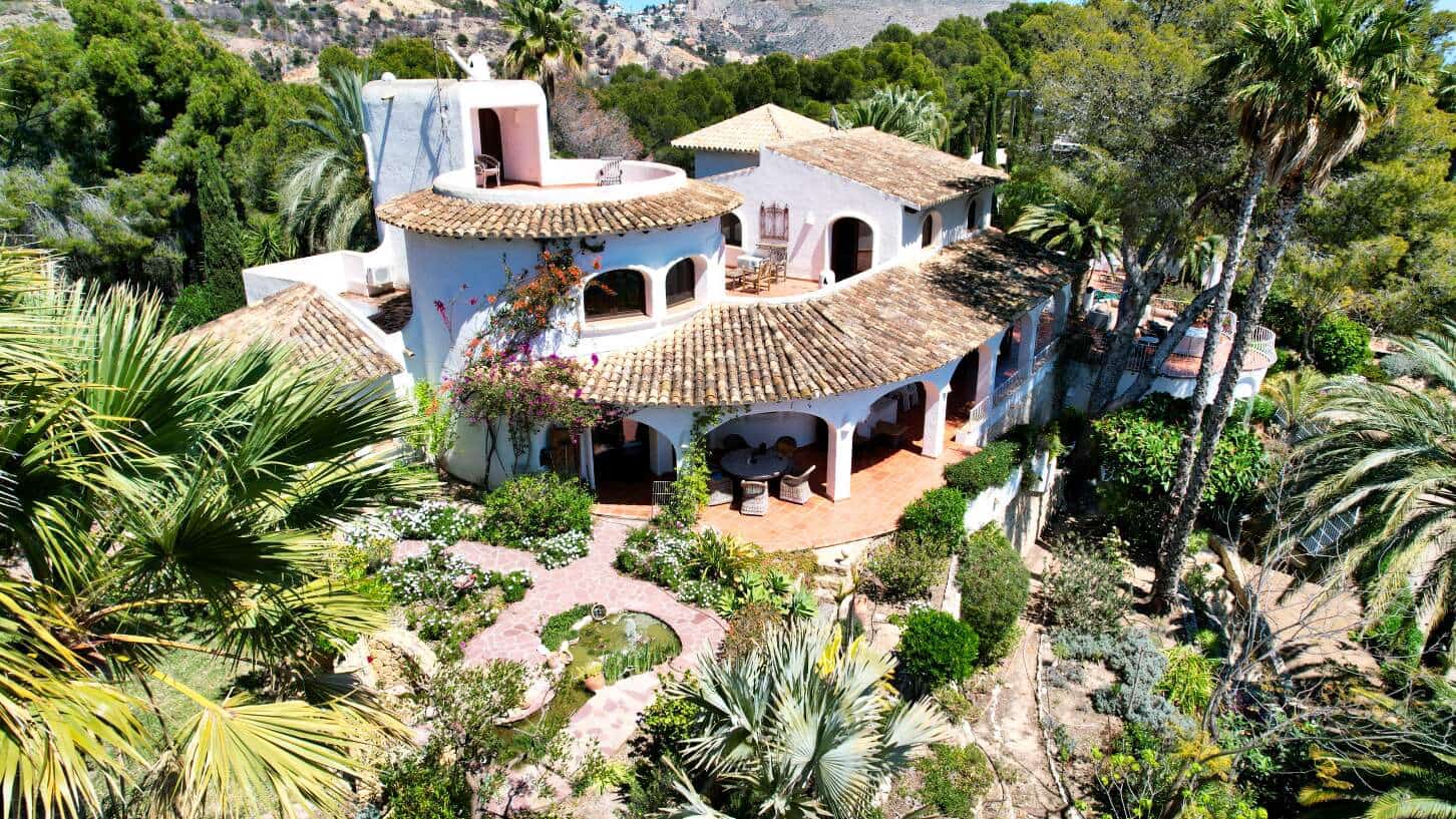 9 bedroom Villa for sale in Altea with pool garage - € 2,950,000 (Ref: 9847730)