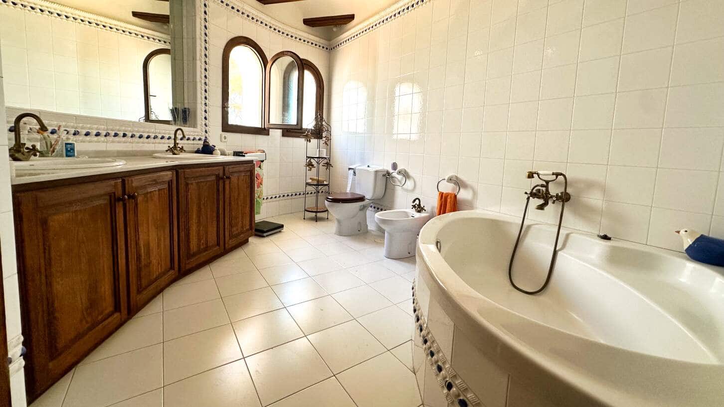 9 bedroom Villa for sale in Altea with pool garage - € 2,950,000 (Ref: 9847730)