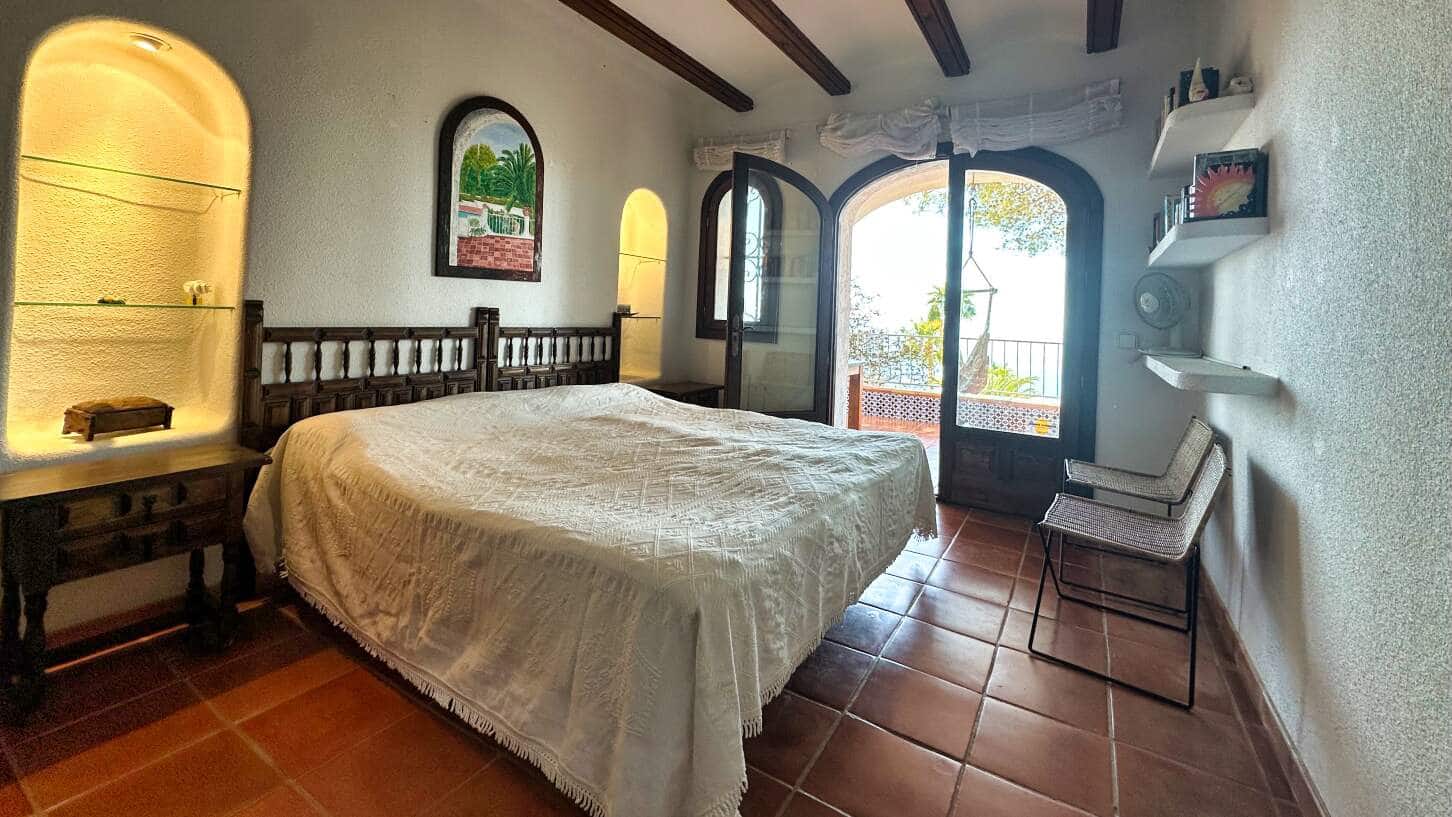 9 bedroom Villa for sale in Altea with pool garage - € 2,950,000 (Ref: 9847730)
