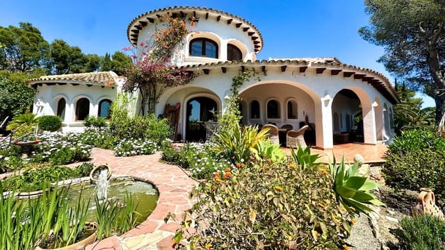 9 bedroom Villa for sale in Altea with pool garage - € 2,850,000 (Ref: 9847730)