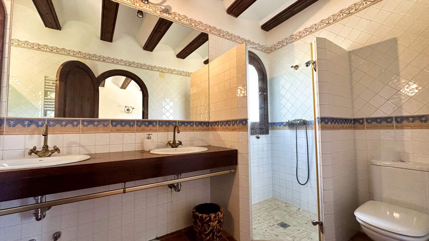 9 bedroom Villa for sale in Altea with pool garage - € 2,950,000 (Ref: 9847730)