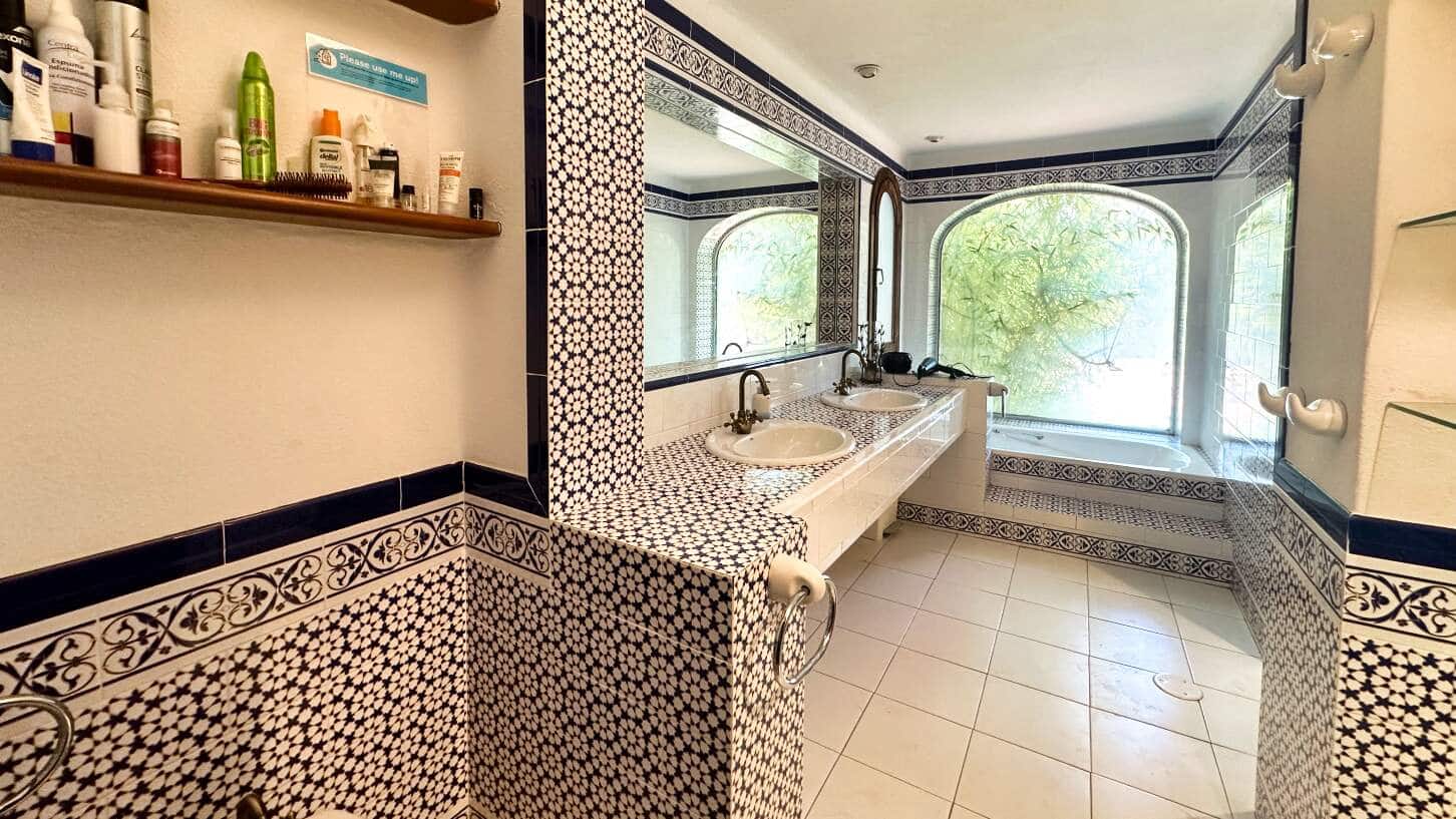 9 bedroom Villa for sale in Altea with pool garage - € 2,950,000 (Ref: 9847730)