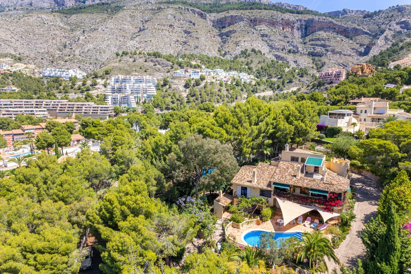 5 bedroom Villa for sale in Altea - € 1,590,000 (Ref: 9847744)